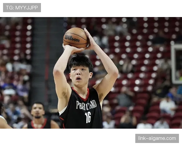 杨瀚森无球跑动拉开防守，比上赛季三分更高效